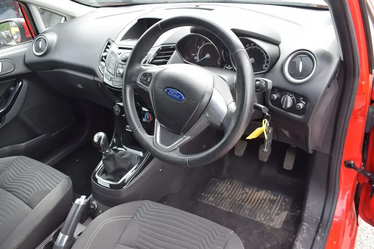 Used Ford Fiesta Zetec 125 HP (91 kW) 2013 Red Hatchback