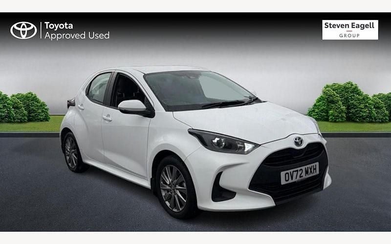 Used 2025 Toyota Yaris Hybrid Hatchback | £17,782 (Good price) - Image 1/3