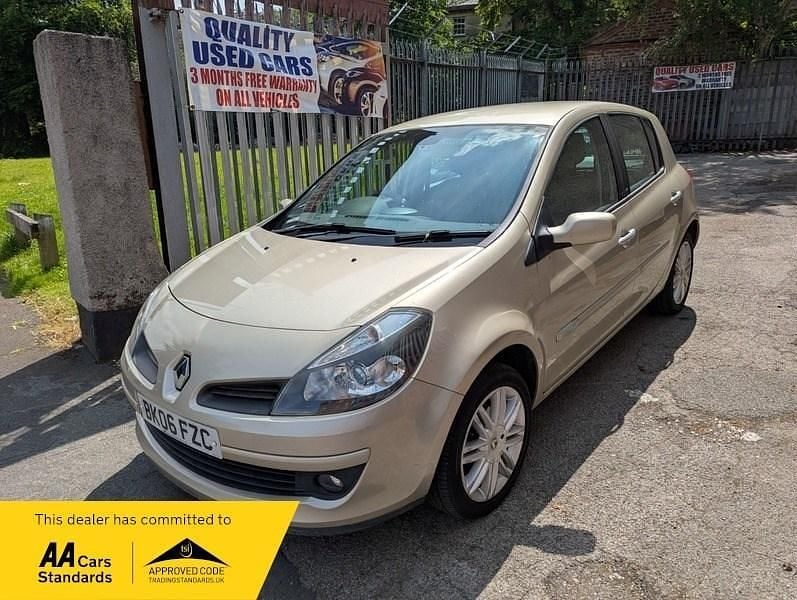 Gold Used 2006 Renault Clio II Initiale Hatchback | £3,290 (Fair price) - Image 1/4