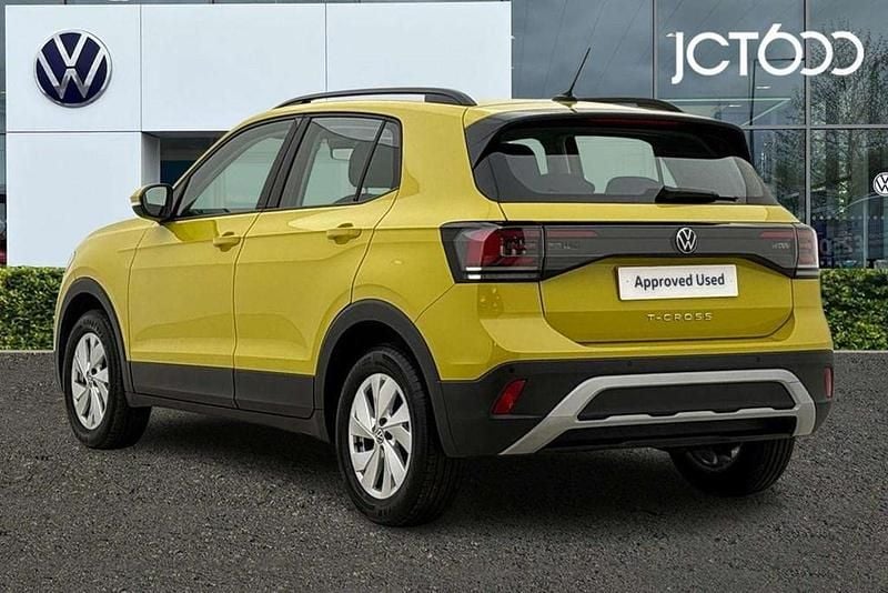 Used VW T-Cross Life 95 HP (69 kW) 2024 Yellow SUV