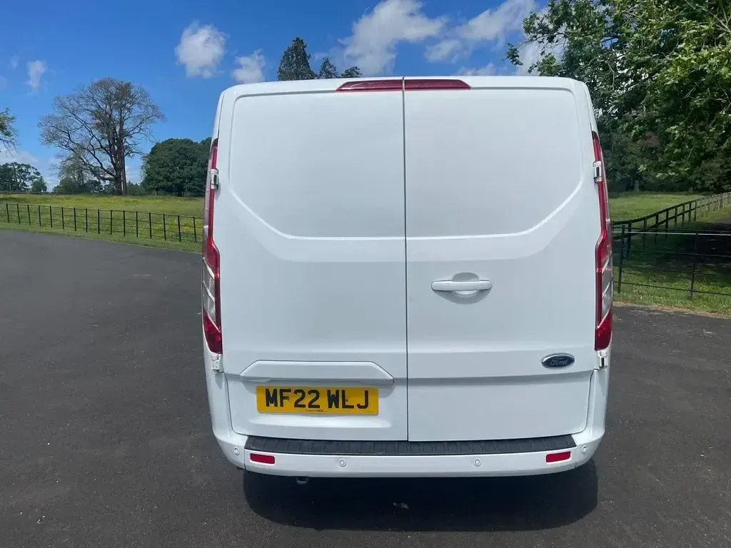 Used Ford Transit Custom Limited 130 HP (95 kW) 2022 White Van