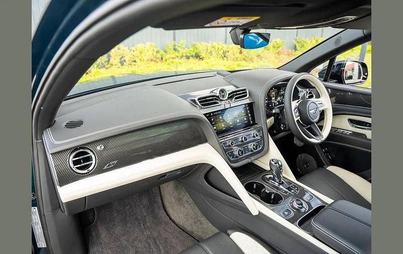 Used Bentley Bentayga 542 HP (398 kW) 2023 Green SUV