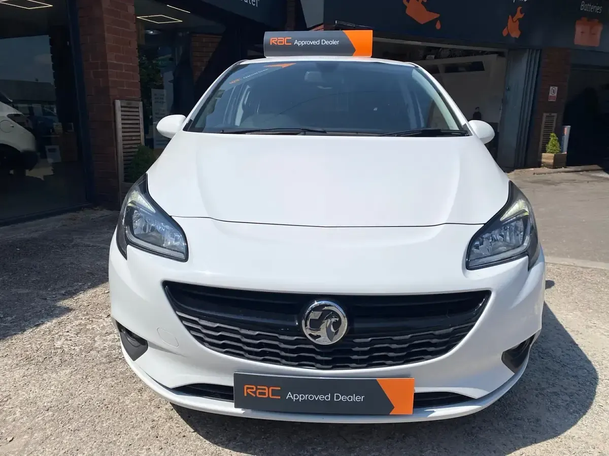 Used Vauxhall Corsa 90 HP (66 kW) 2019 White Hatchback