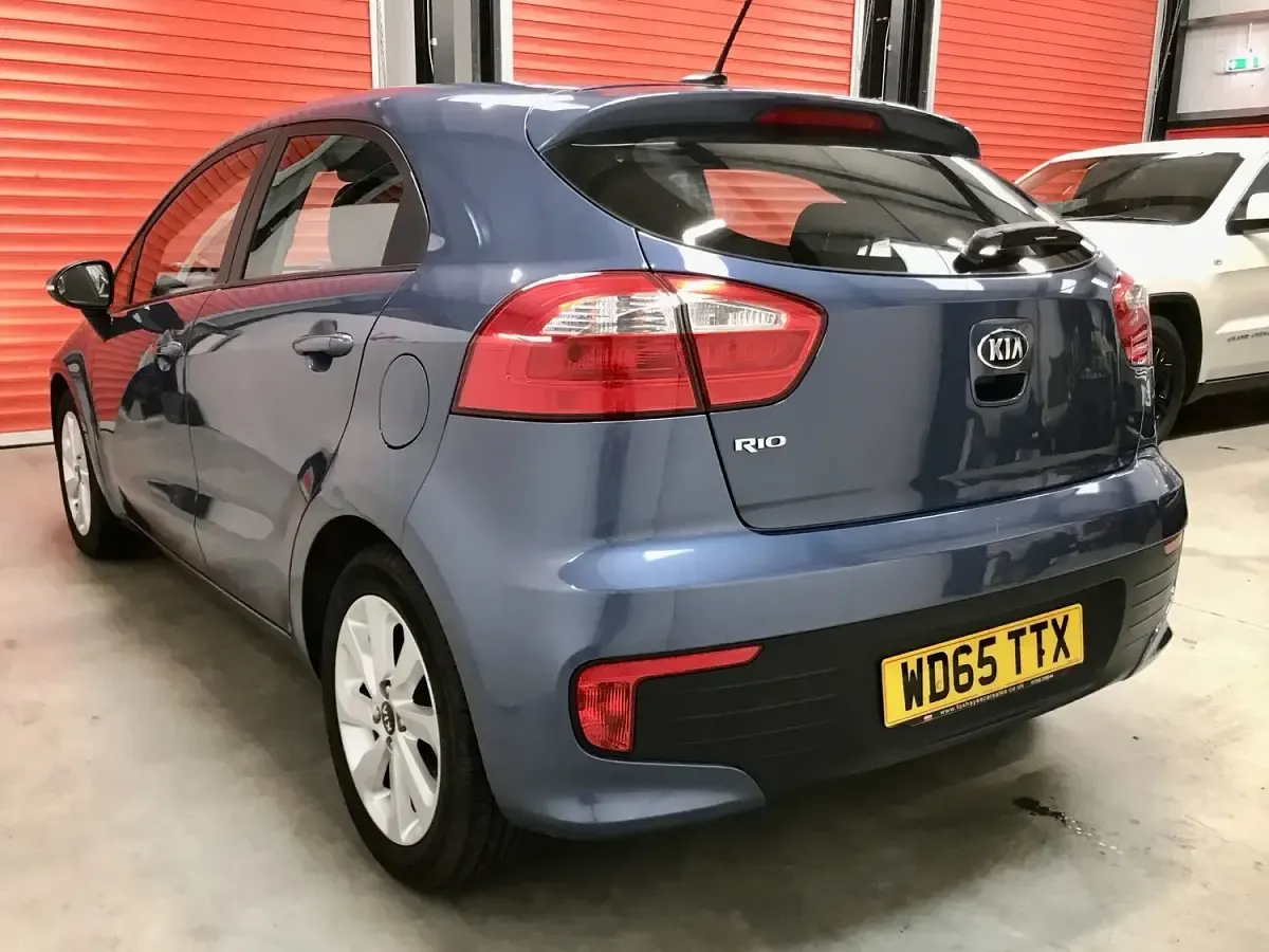 Used Kia Rio 109 HP (80 kW) 2015 Blue Hatchback