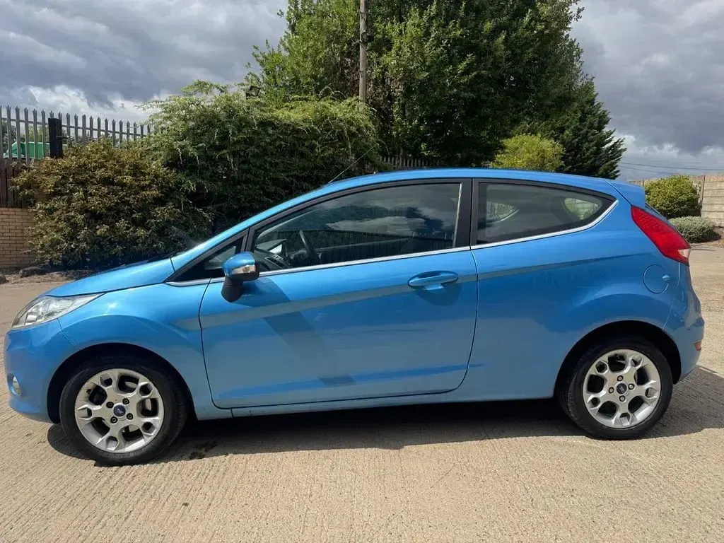 Used Ford Fiesta Zetec 81 HP (59 kW) 2012 Blue Hatchback