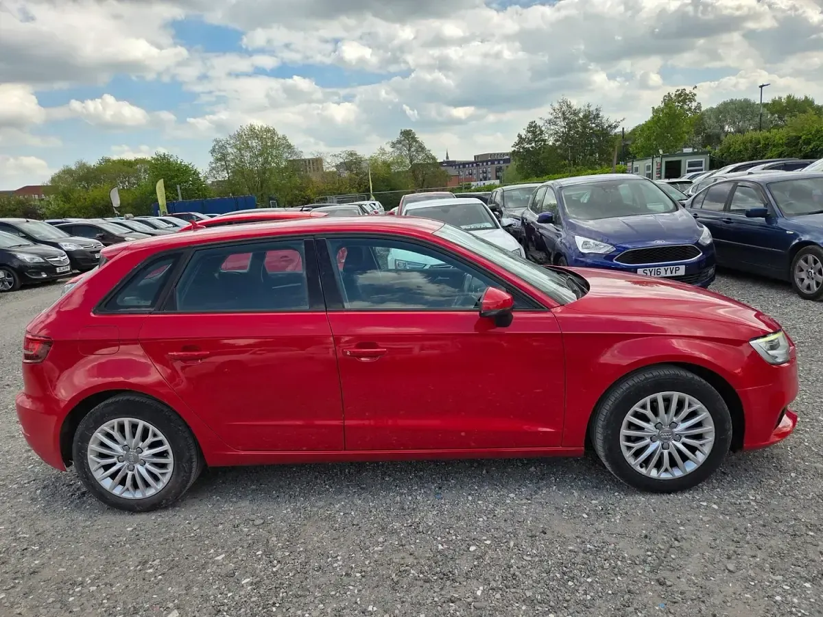 Used Audi A3 110 HP (80 kW) 2016 Red Hatchback