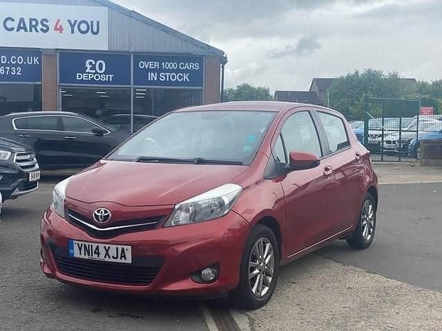 Used Toyota Yaris Plus 99 HP (72 kW) 2014 Red Hatchback