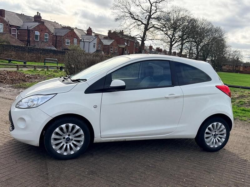 Used Ford Ka Zetec 69 HP (50 kW) 2013 White Hatchback