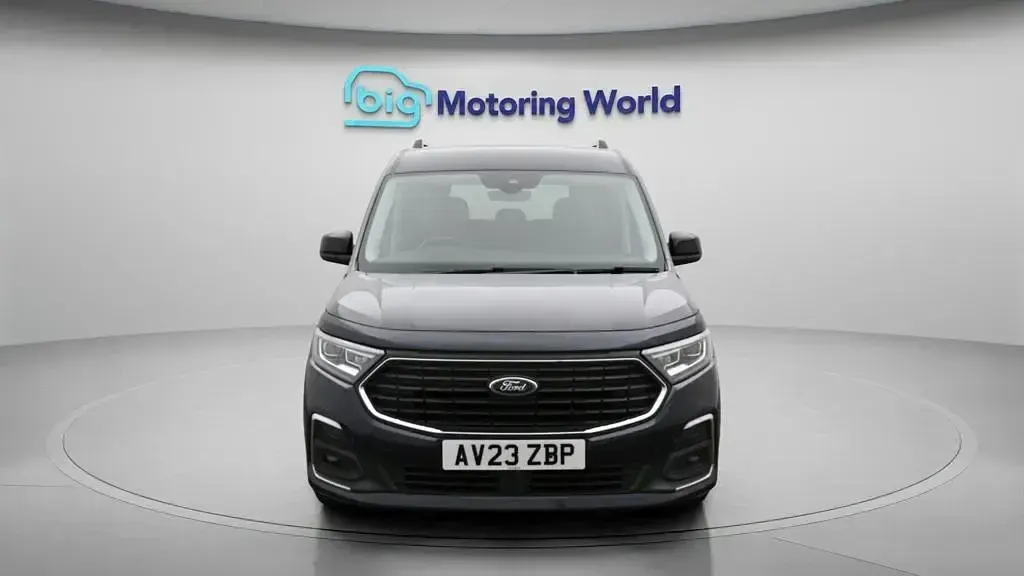 Used Ford Grand Tourneo Connect Titanium 122 HP (89 kW) 2023 Blue MPV