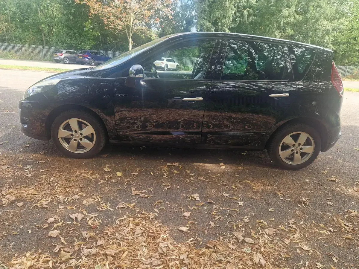 Used Renault Scénic III Dynamique 108 HP (79 kW) 2011 Black MPV