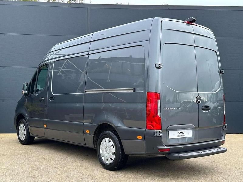 Begagnad Mercedes Sprinter Premium 2023 Grå Van