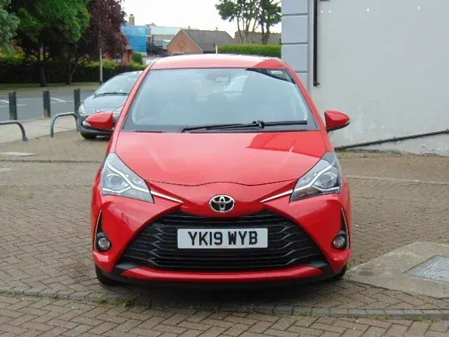 Used Toyota Yaris 107 HP (78 kW) 2019 Red Hatchback