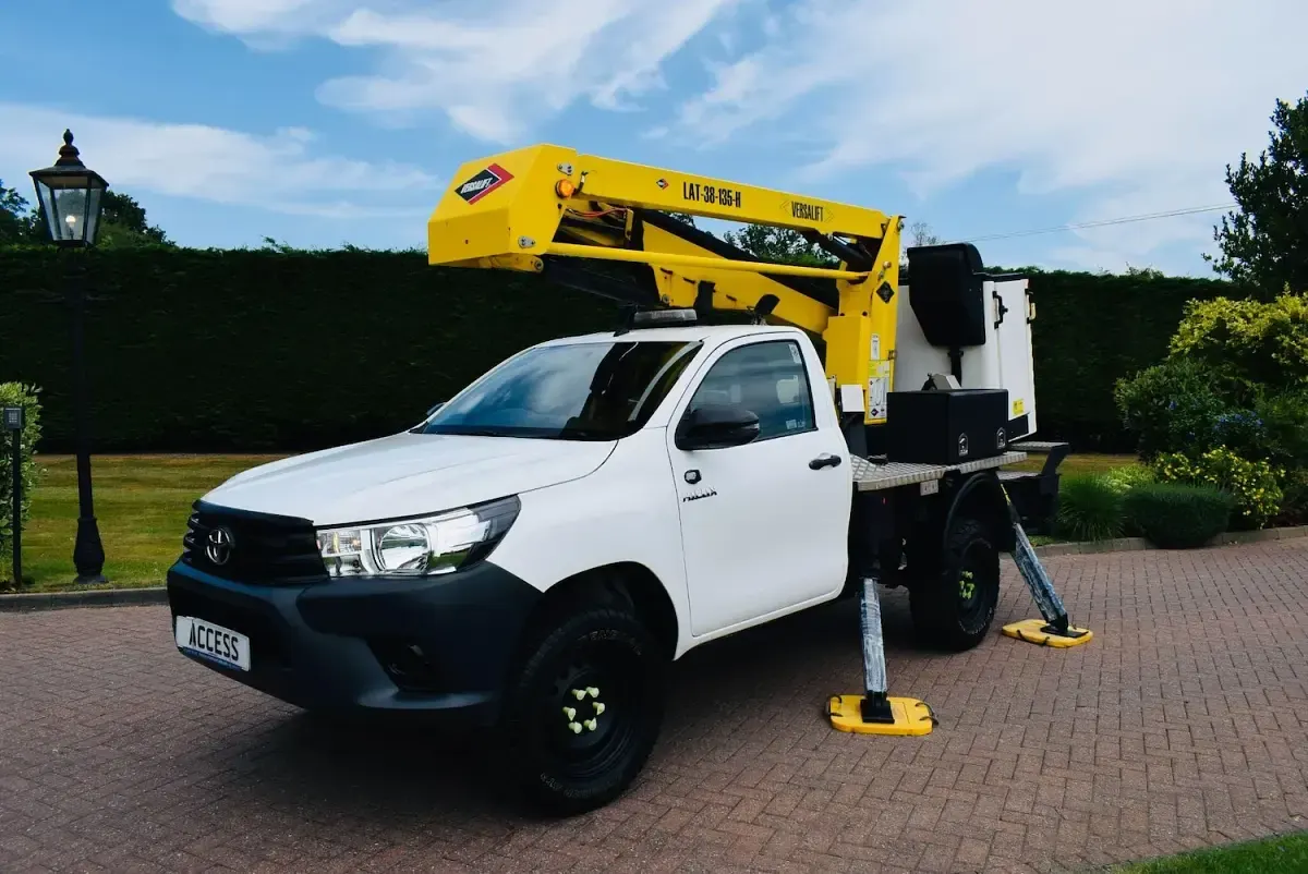 Used Toyota HiLux Active 150 HP (110 kW) 2018 White Pickup