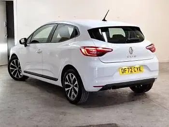 Used Renault Clio V Evolution 90 HP (66 kW) 2022 White Hatchback
