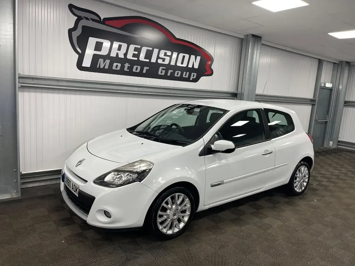 Used Renault Clio Dynamique 100 HP (73 kW) 2010 White Hatchback