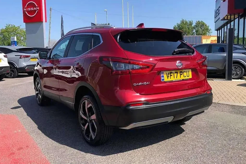 Used Nissan Qashqai Tekna 163 HP (119 kW) 2017 Red SUV