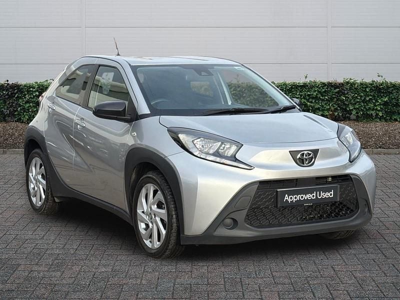 Used Toyota Aygo X PURE 72 HP (52 kW) 2022 Silver SUV