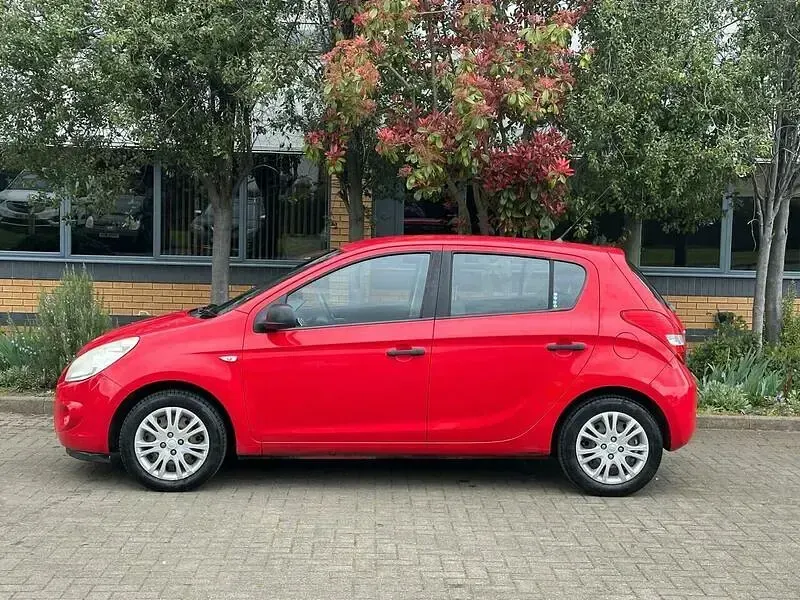 Käytetty Hyundai i20 Classic 77 HP (56 kW) 2010 Punainen Viistoperä