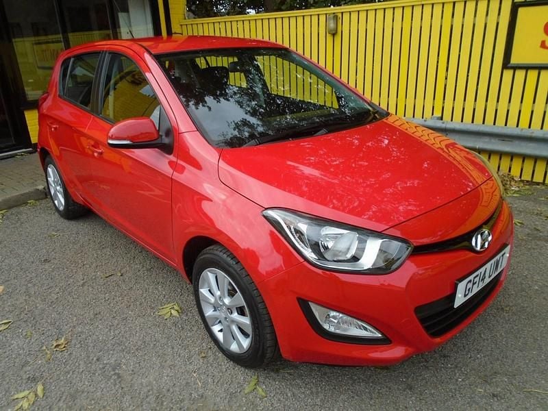 Red Used 2014 Hyundai i20 Active Hatchback | £4,495 (Fair price) - Image 1/4