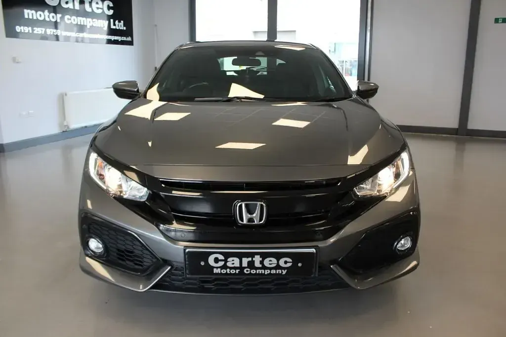 Begagnad Honda Civic SR 126 HK (92 kW) 2019 Grå Halvkombi
