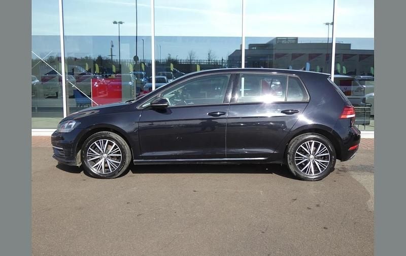 Used VW Golf VII SE 123 HP (90 kW) 2018 Black Hatchback