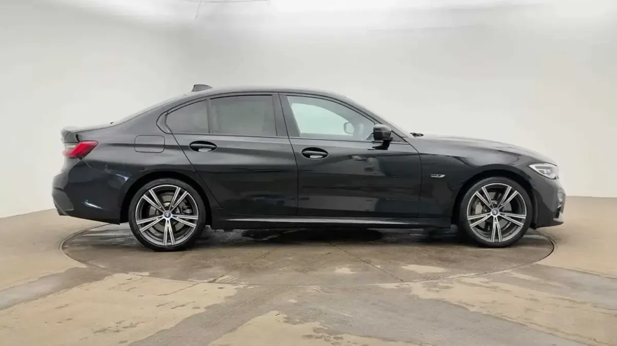 Usado BMW 330e M Sport 2022 Negro Berlina