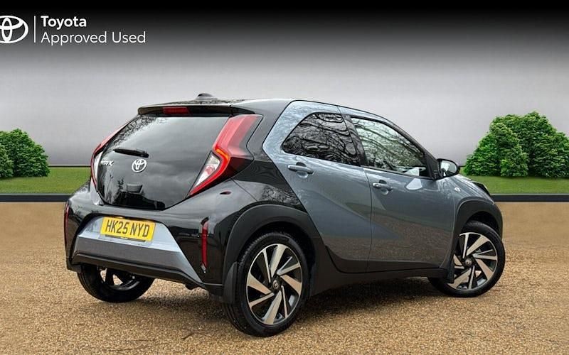Used Toyota Aygo X 72 HP (52 kW) 2025 Persian salt bitone SUV