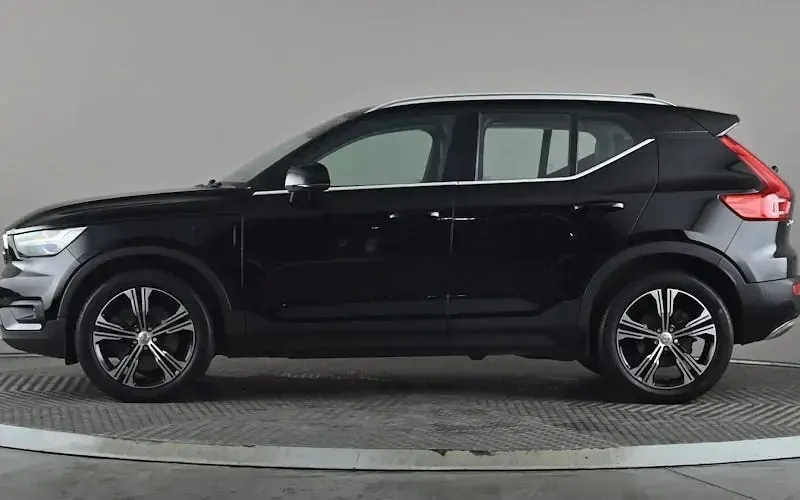 Begagnad Volvo XC40 Inscription 262 HK (192 kW) 2021 Svart SUV