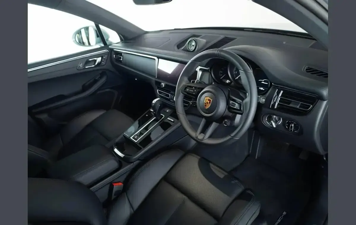 New Porsche Macan 261 HP (191 kW) 2026 Silver SUV