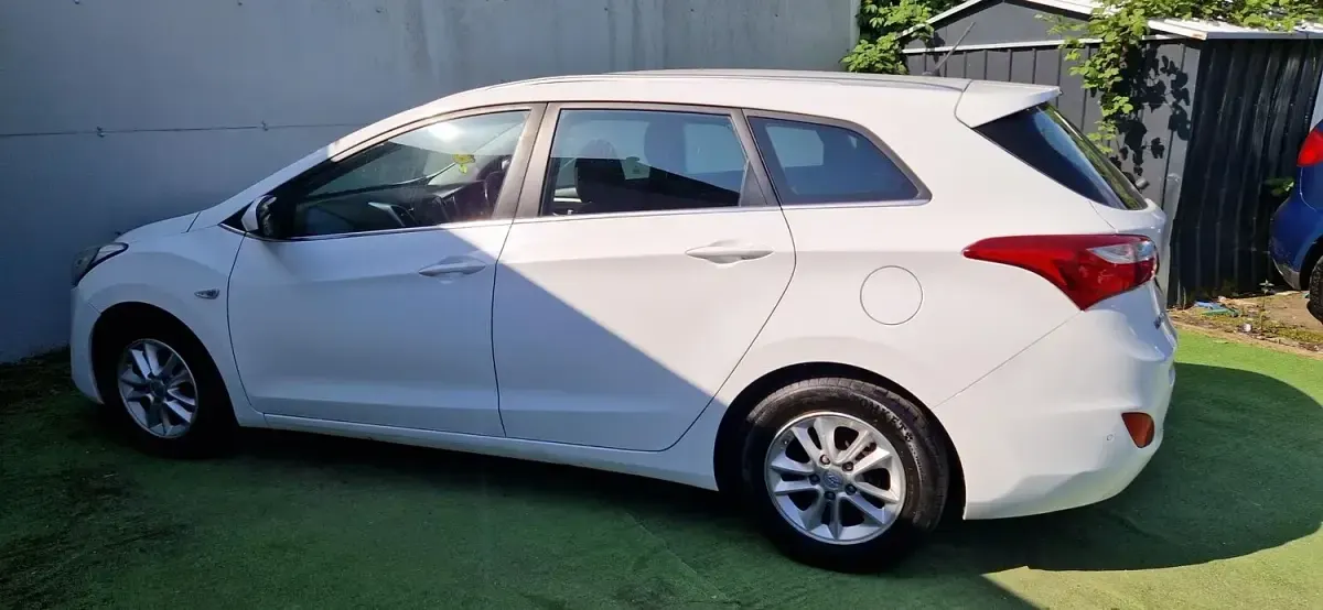 Used Hyundai i30 SE 2017 White Estate