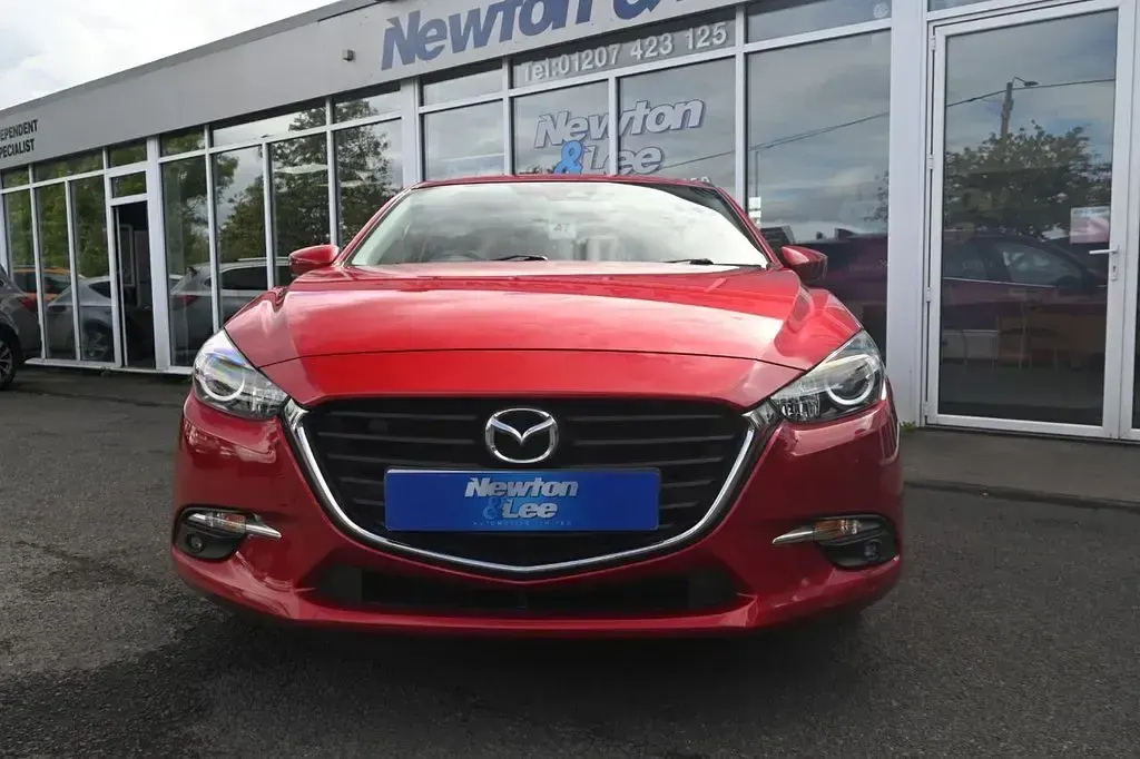 Used Mazda 3 121 HP (88 kW) 2017 Red Hatchback