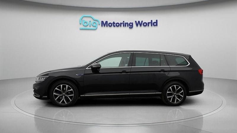 Used VW Passat GTE 218 HP (160 kW) 2021 Black Estate