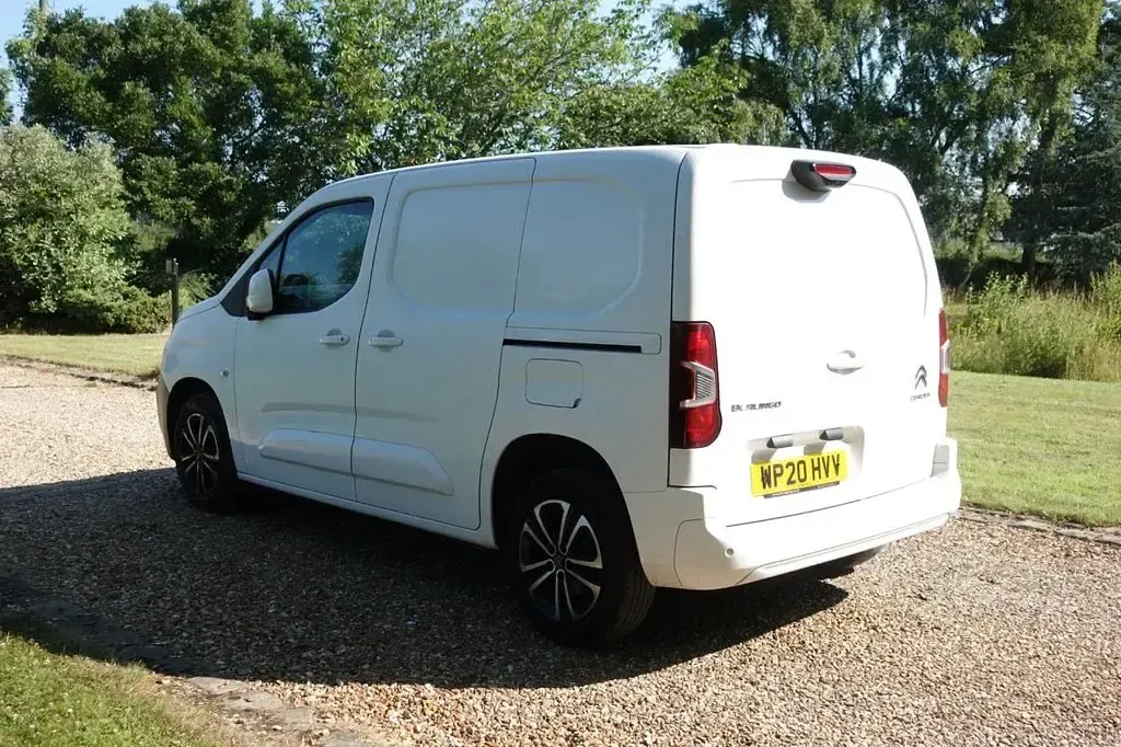 Used Citroën Berlingo Start 100 HP (73 kW) 2020 White MPV