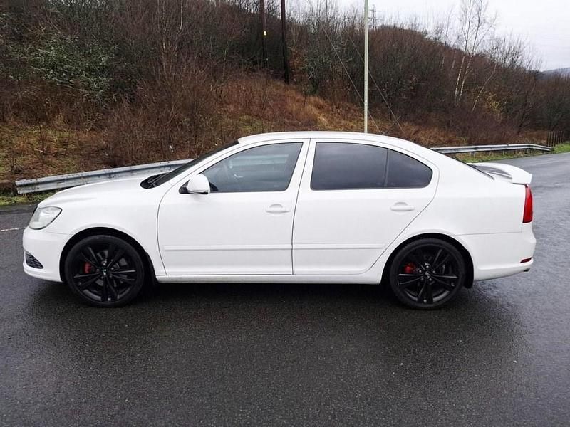 Used Skoda Octavia vRS 200 HP (147 kW) 2012 White Hatchback