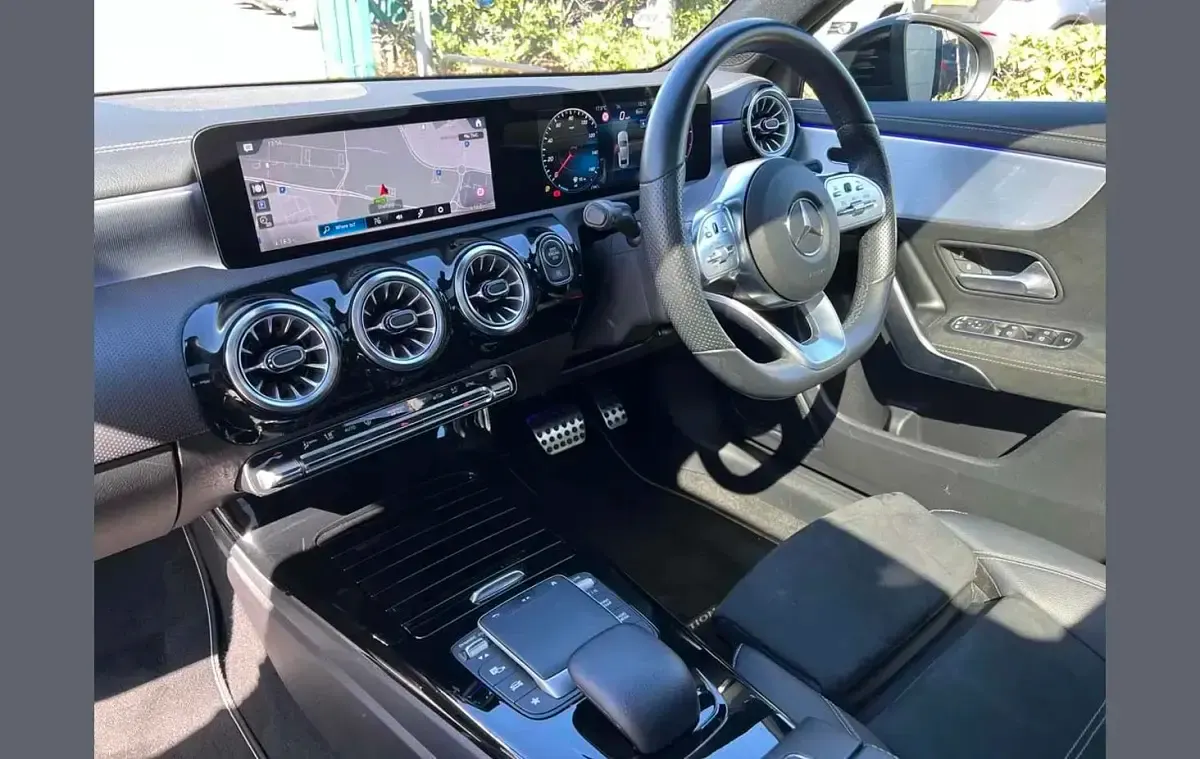 Usado Mercedes A200 AMG Line Premium Plus 147 HP (108 kW) 2022 Azul Sedan
