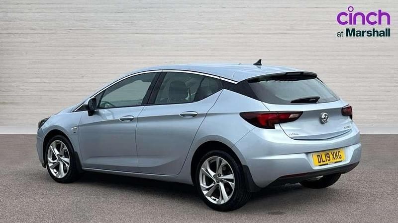 Used Vauxhall Astra SRi 105 HP (77 kW) 2019 Silver Hatchback
