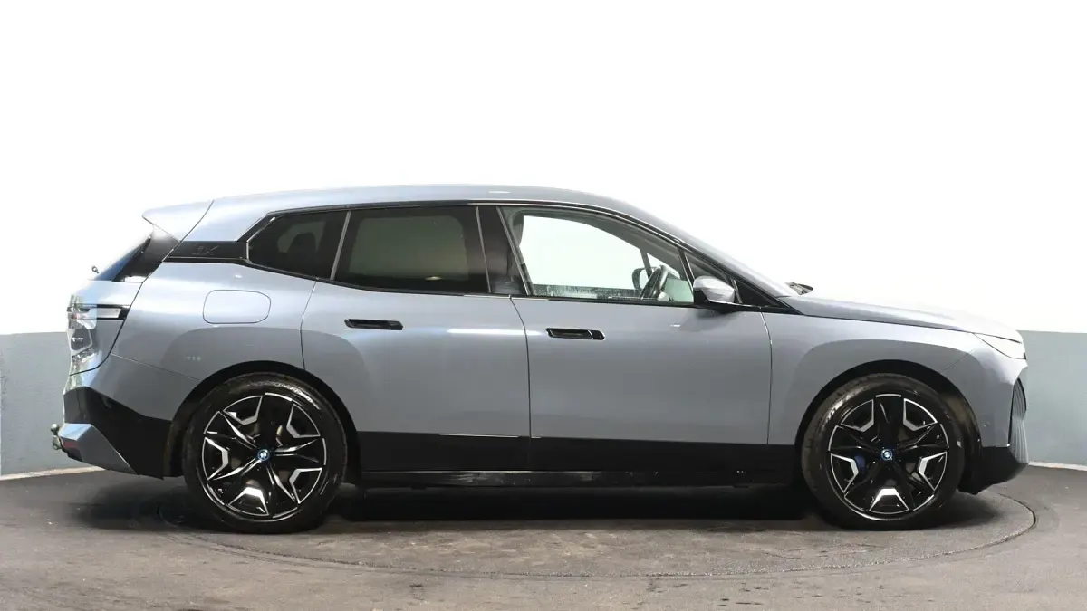 Usado BMW iX M Sport 379 kW (516 CV) 2023 Gris SUV
