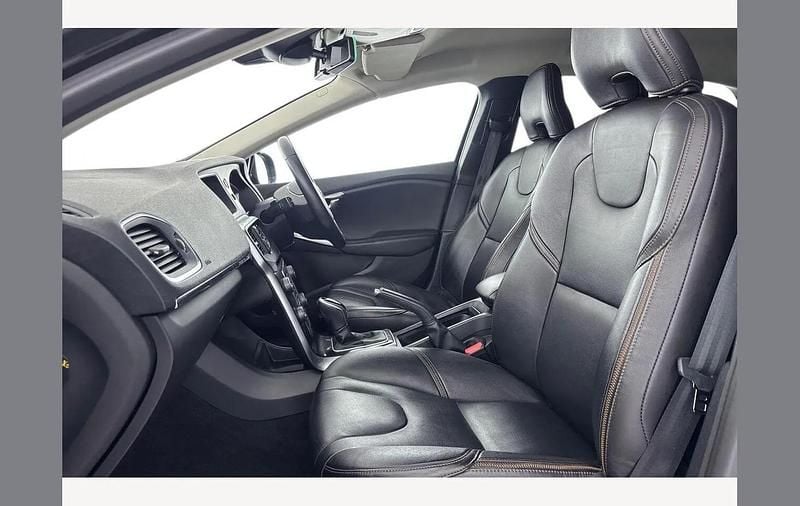 Used Volvo V40 Pro 152 HP (111 kW) 2018 Black Hatchback