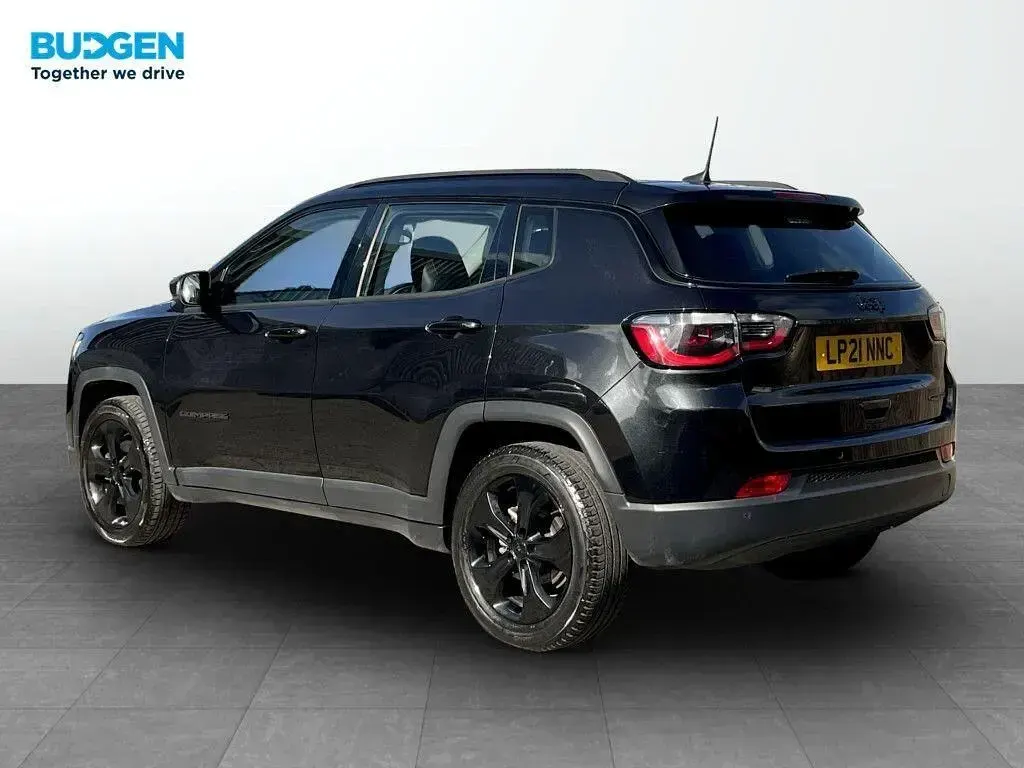 Usado Jeep Compass Night Eagle 140 CV (102 kW) 2021 Negro SUV