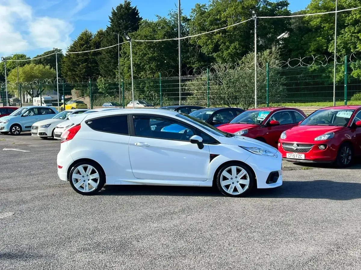 Używany Ford Fiesta ST 2015 Biały Hatchback