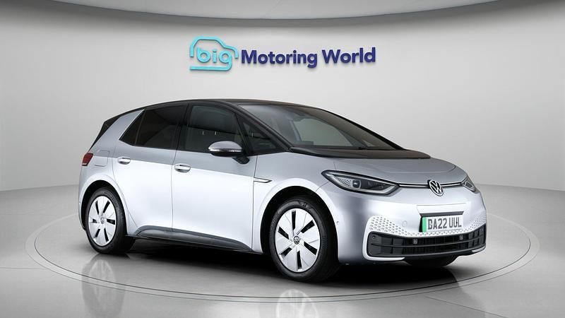Silver Used 2022 VW ID.3 Pro Performance Hatchback | £15,000 (Good price) - Image 1/2