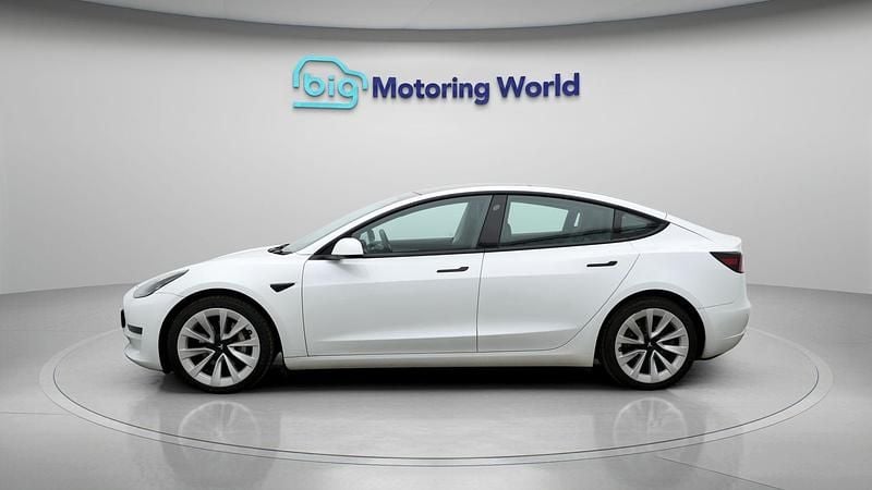Used Tesla Model 3 Standard Range Plus 222 kW (302 HP) 2021 White Sedan