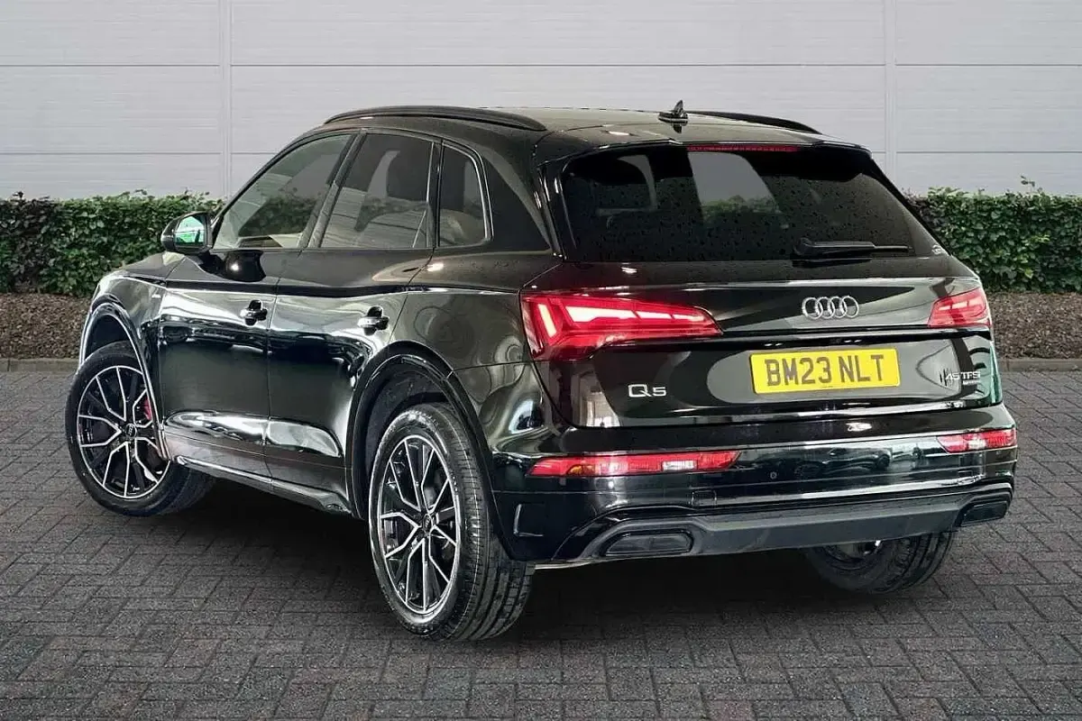 Used Audi Q5 Comfort 261 HP (191 kW) 2023 Black SUV