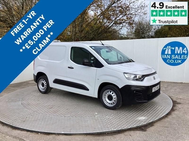 Begagnad Fiat Doblò 2023 Vit Minibuss