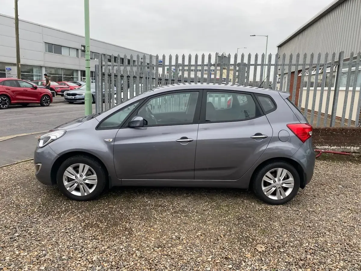 Used Hyundai ix20 Active 125 HP (91 kW) 2015 Grey Hatchback