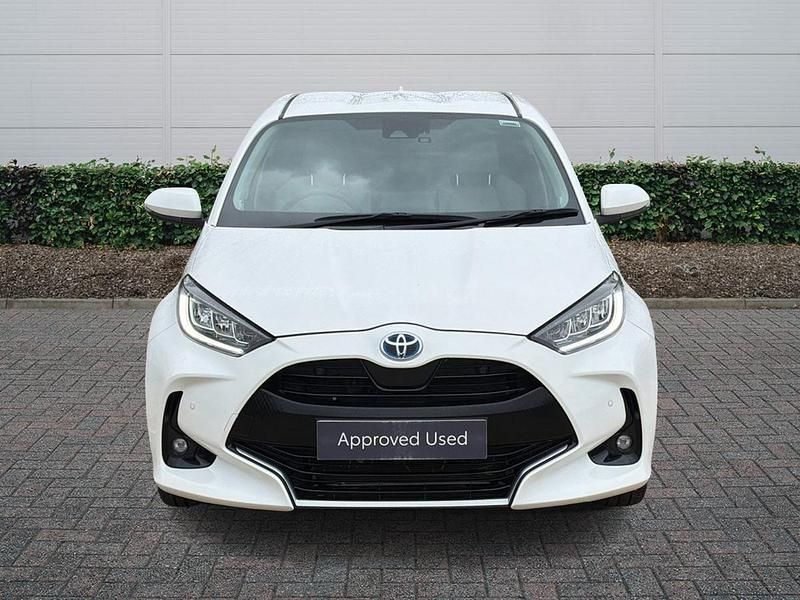 Used Toyota Yaris Hybrid 2023 White Hatchback