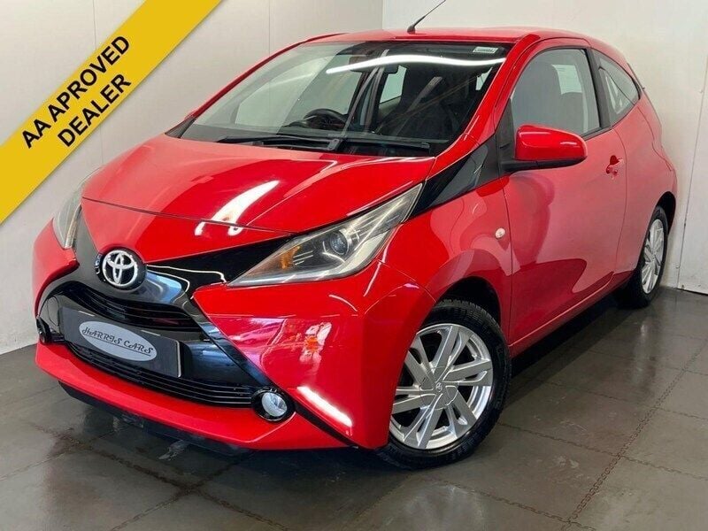 Red Used 2015 Toyota Aygo x-press Hatchback | £7,000 (Fair price) - Image 1/4