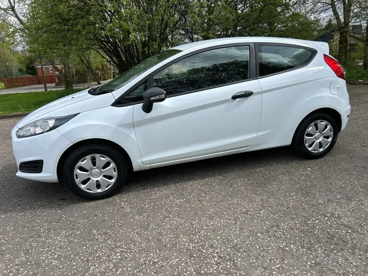 Usado Ford Fiesta Studio 2014 Blanco Utilitario