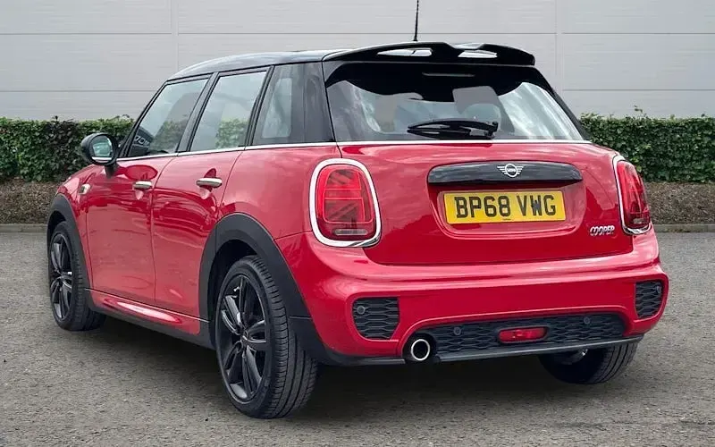 Used Mini Cooper Hatch 136 HP (100 kW) 2018 Red Hatchback