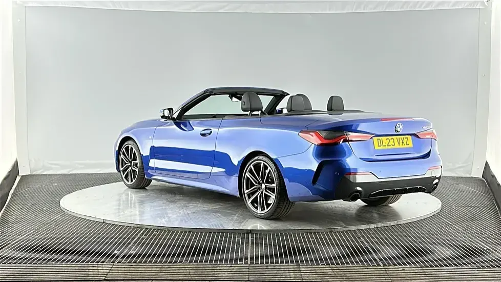 Usado BMW 420 M Sport 181 HP (133 kW) 2023 Azul Cabrios